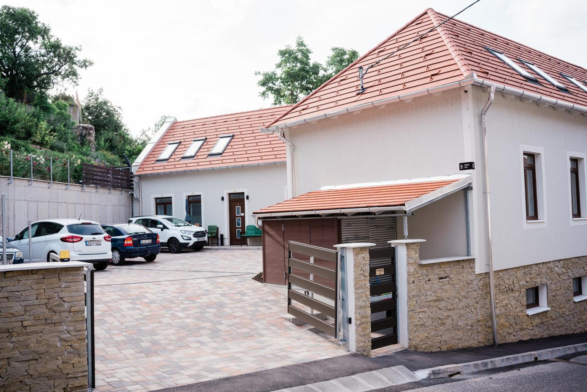 Monbuhim Comfort Veszprem Exterior photo